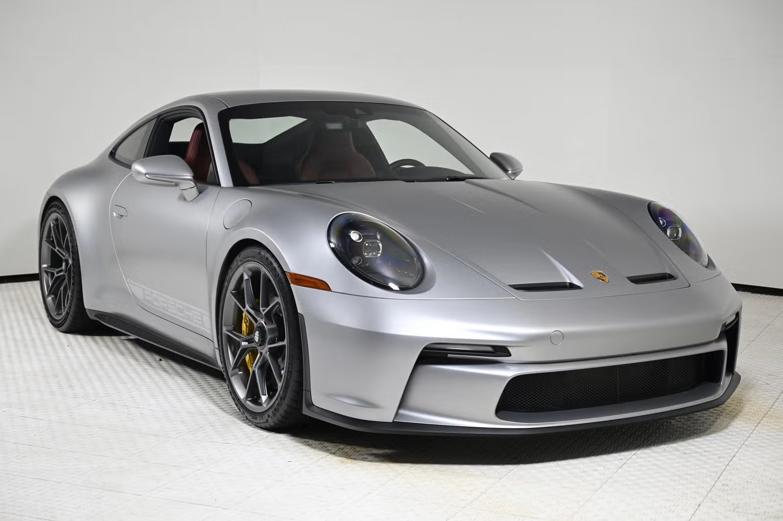 Front three-quarter view, alternate angle